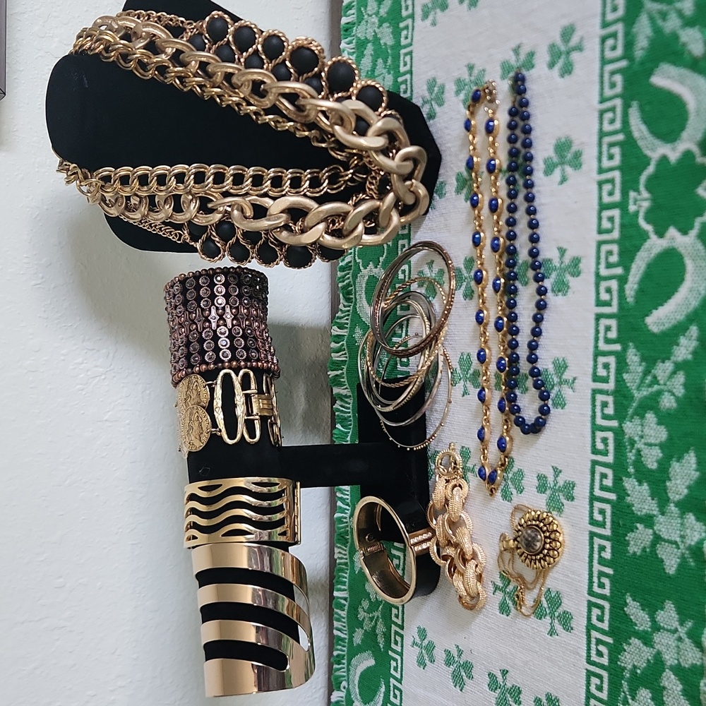 Pre-owned Gold Tone Jewelry Lot